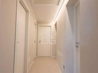 Appartamento nuovo, primo piano, Desenzano Centro, Desenzano del Garda — foto 10 di 34