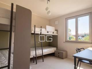 Appartamento nuovo, primo piano, Desenzano Centro, Desenzano del Garda — foto 25 di 34