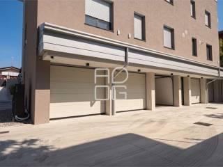 Appartamento nuovo, primo piano, Desenzano Centro, Desenzano del Garda — foto 24 di 34