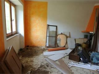 Trilocale via Pietta, 3, Tizzano Val Parma