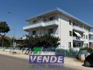 Appartamento viale Aldo Moro 75, Centro, Atri — foto 38 di 95