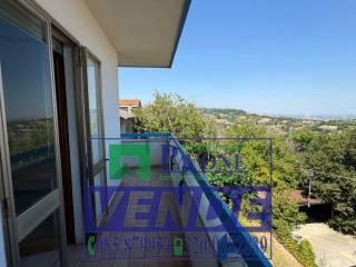 Appartamento viale Aldo Moro 75, Centro, Atri — foto 4 di 95