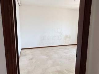 Appartamento viale Aldo Moro 75, Centro, Atri — foto 94 di 95