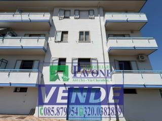 Appartamento viale Aldo Moro 75, Centro, Atri — foto 43 di 95