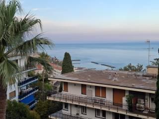 Bilocale viale Giosuè Carducci 13, Corso degli Inglesi, Sanremo