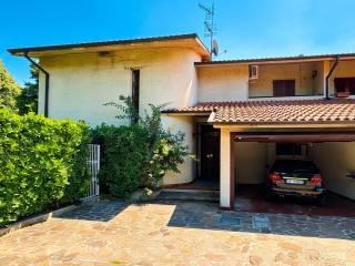 Villa bifamiliare viale Giulio Zavaritt 200, Gorle — foto 2 di 20