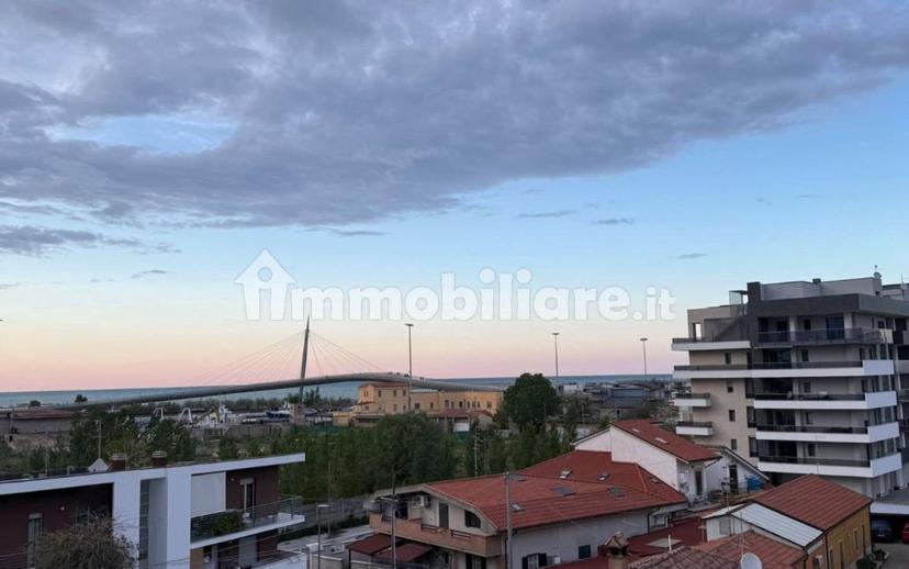Bilocale piazza Caduti del Mare 34, Porto Turistico, Pescara