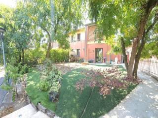 Villa bifamiliare via Martiri della Libertà 14, Centro, Castelvetro Piacentino