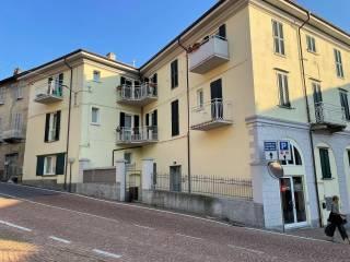 Bilocale piazza San Francesco 31, Centro, Luino — foto 3 di 9