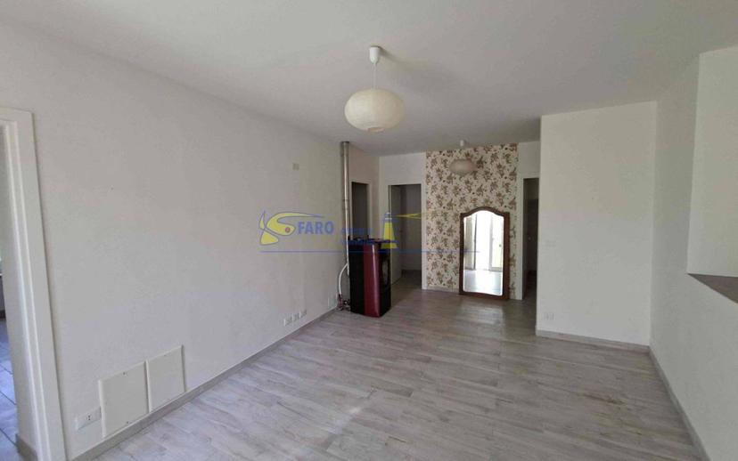 Trilocale ottimo stato, primo piano, Olivetta San Michele — foto 2 di 12
