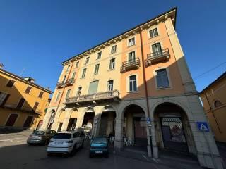 Trilocale piazza Pietro Cuzzi 2, Centro, Besana in Brianza — foto 7 di 12