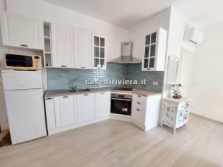 Trilocale ottimo stato, quarto piano, Centro, Finale Ligure — foto 11 di 19