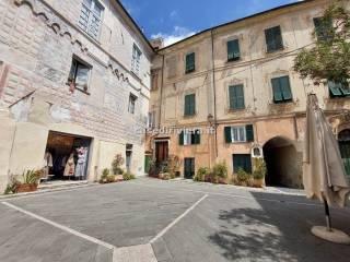 Trilocale piazza Aicardi, Centro, Finale Ligure — foto 3 di 21
