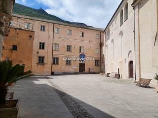 Trilocale piazza Aicardi, Centro, Finale Ligure