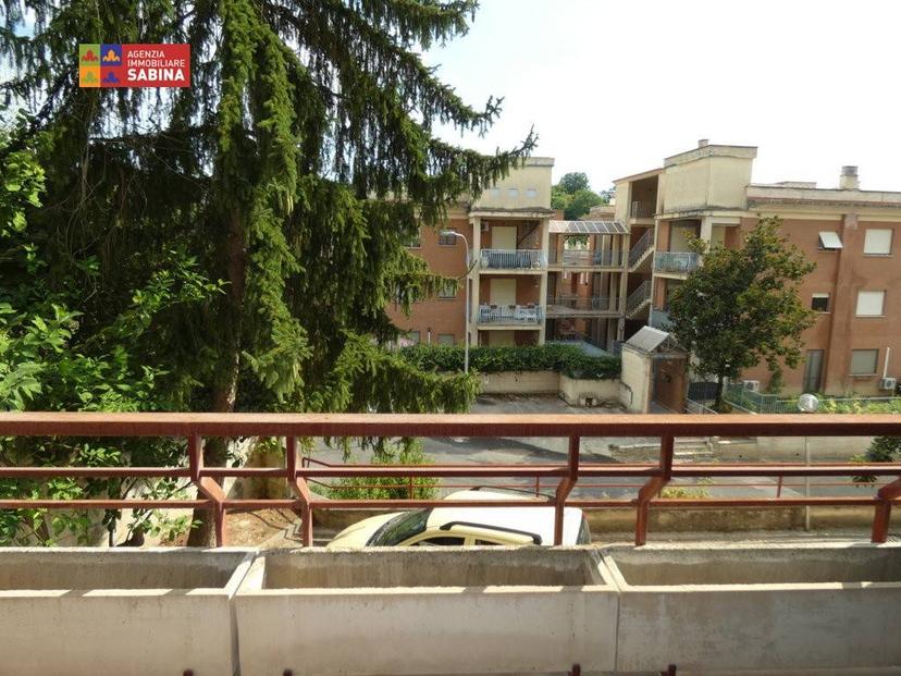Trilocale via Pietro Nenni 57, Centro, Poggio Mirteto — foto 3 di 30
