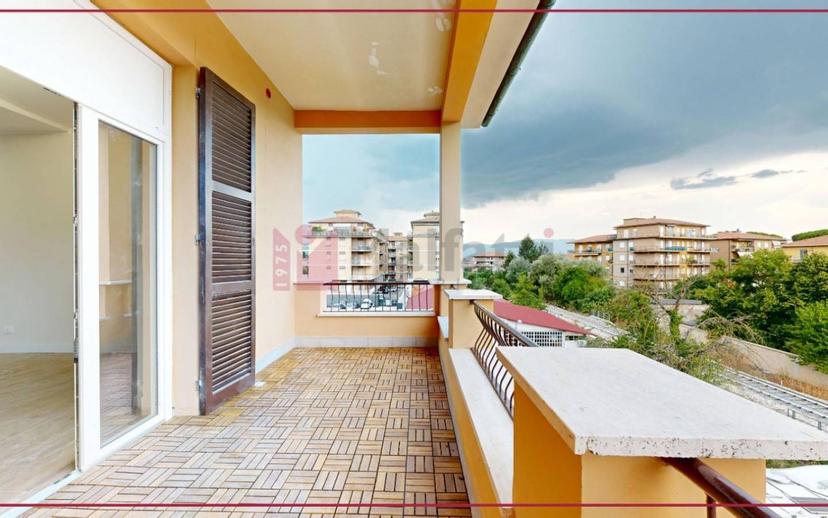 Trilocale via Salaria per l'Aquila, 84, Rieti