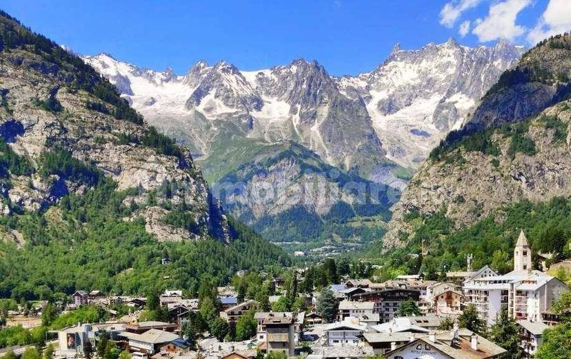 Trilocale buono stato, primo piano, Courmayeur