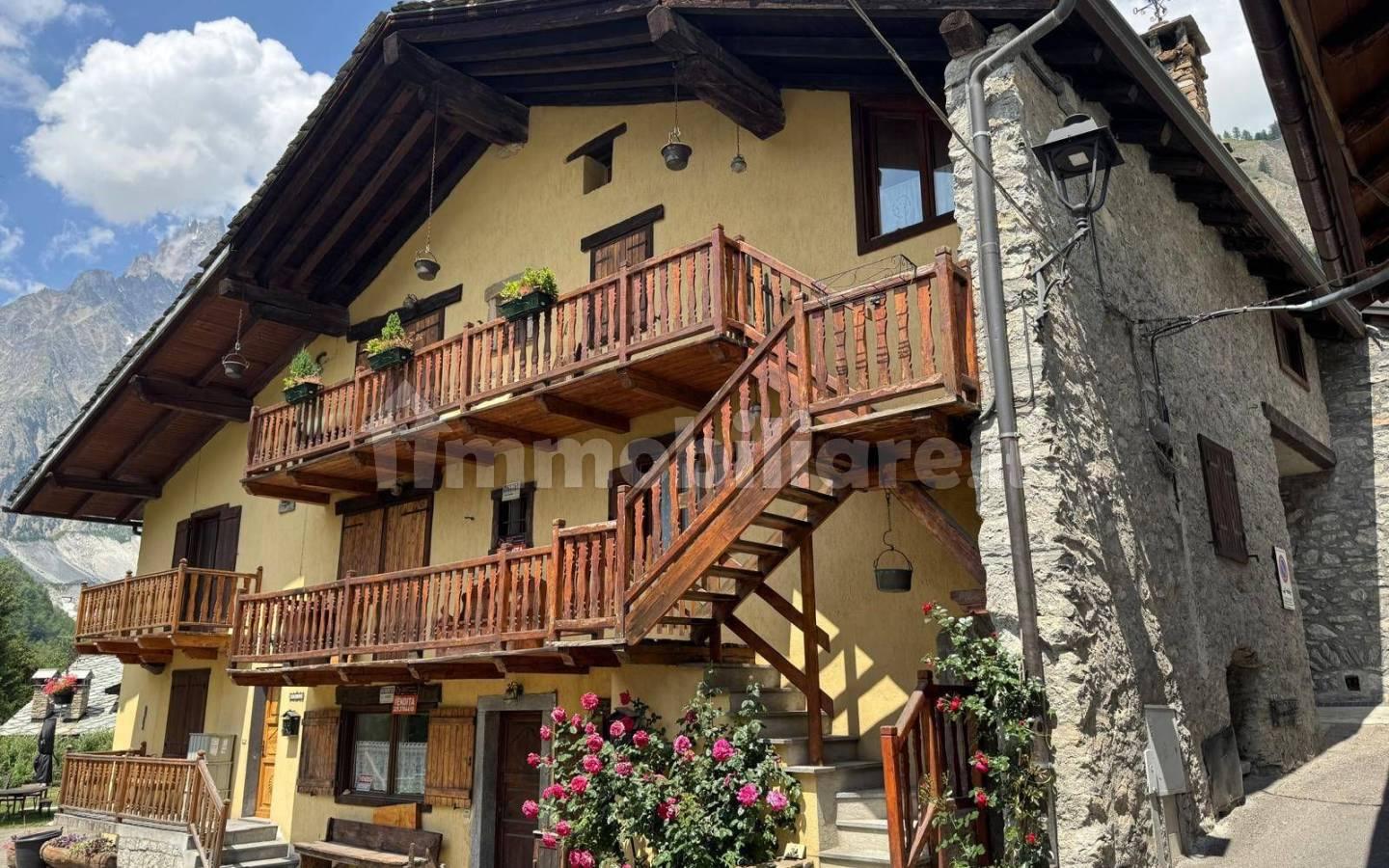 Trilocale buono stato, primo piano, Courmayeur
