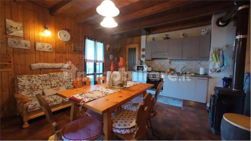 Terratetto unifamiliare 102 m², buono stato, Centro, Charvensod