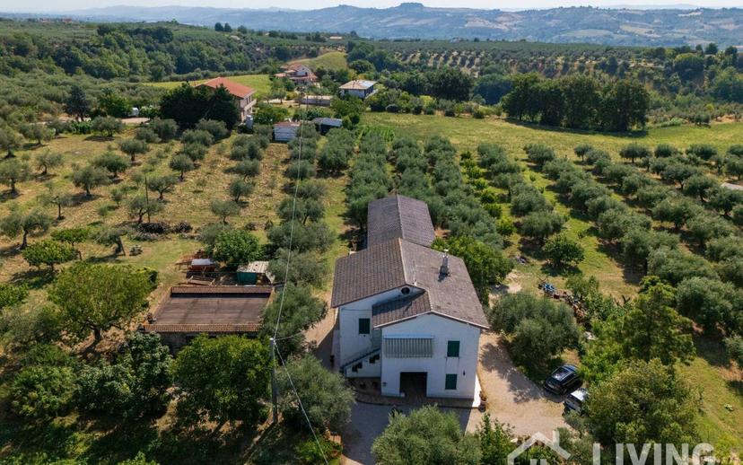 Casale Contrada Paterno 19, Loreto Aprutino — foto 42 di 48