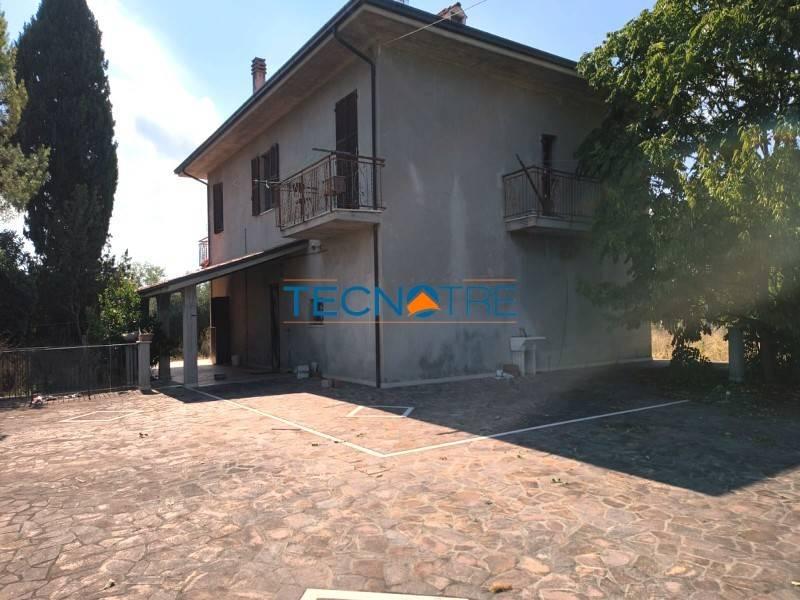 Villa plurifamiliare Contrada Pagliare 2, Monsampolo del Tronto