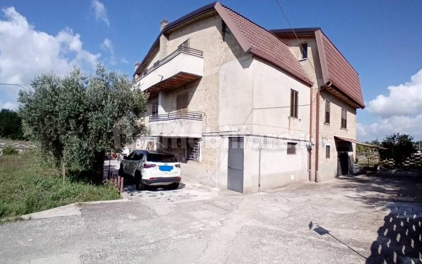 Appartamento nuovo, Dugenta