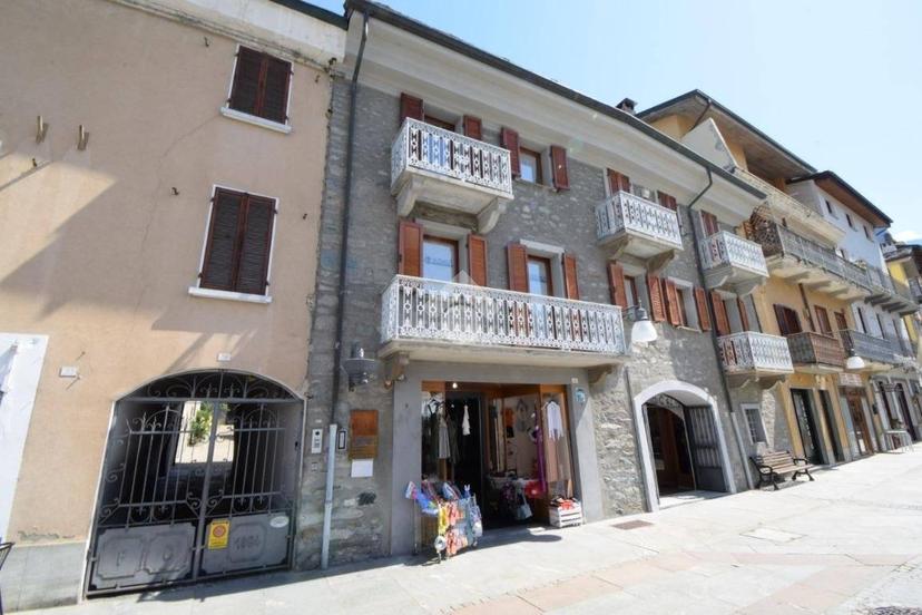 Terratetto plurifamiliare via Chanoux, Centro, Saint-Vincent — foto 2 di 40