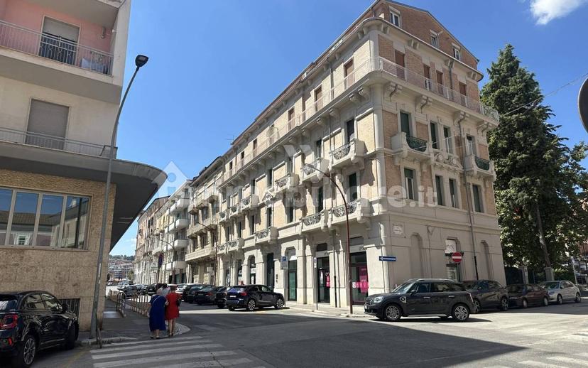 Trilocale via Umberto I 43, Centro, Campobasso