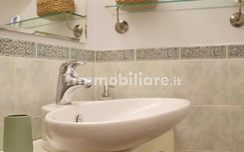 Bilocale via Amba Alagi 5, Dinegro, Genova