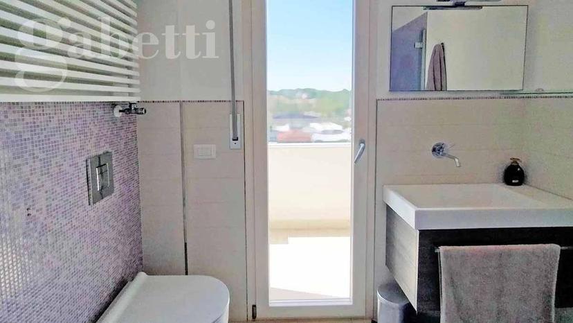 Attico 60 m² con balcone, Lungomare di Levante, Senigallia — foto 9 di 13