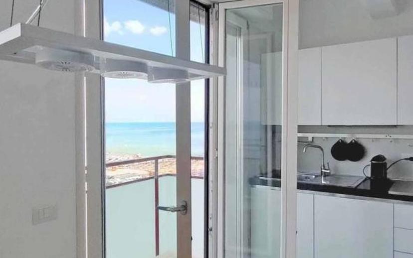 Attico 60 m² con balcone, Lungomare di Levante, Senigallia — foto 3 di 13