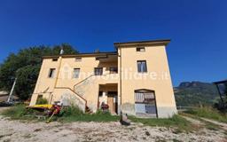 Casale Contrada Palombare 8, Force