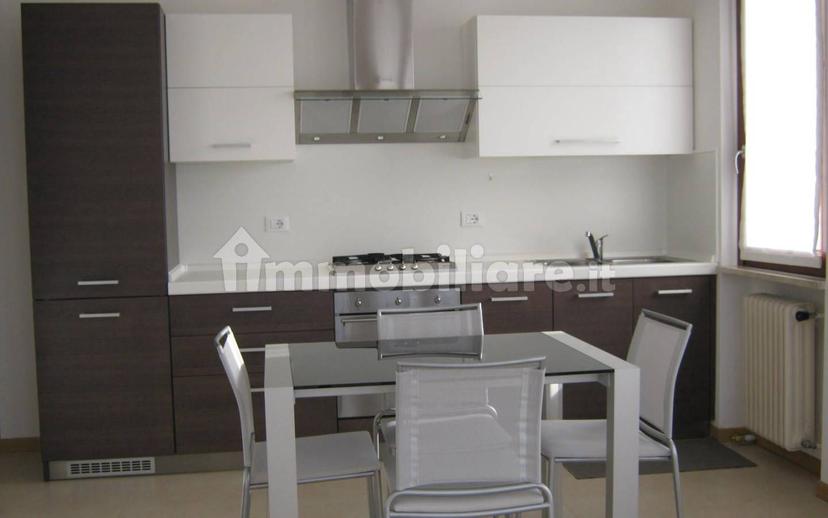 Bilocale via Aleardo Aleardi 32, Centro Storico, Desenzano del Garda — foto 11 di 14