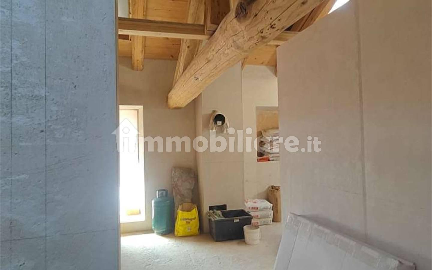 Trilocale nuovo, Lillianes
