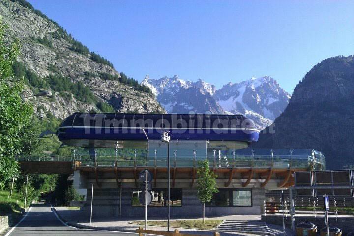 Quadrilocale via della Vittoria 60, Centro, Courmayeur