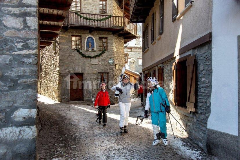 Quadrilocale via della Vittoria 60, Centro, Courmayeur — foto 2 di 3
