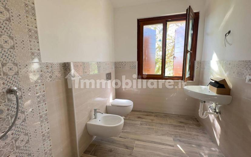 Villa bifamiliare via Giuseppe Garibaldi 48, Centro, Moglia — foto 3 di 12