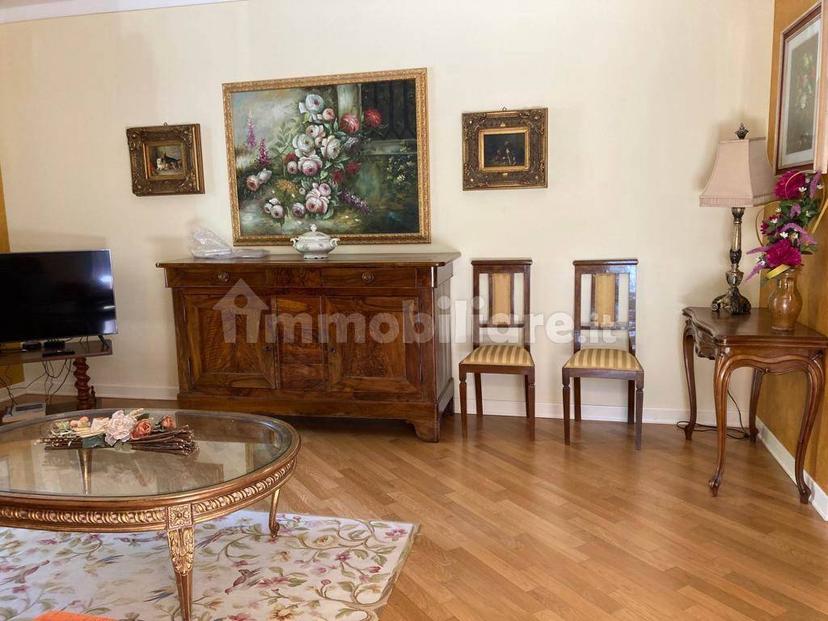 Quadrilocale via Xxv Aprile 20, Centro, Sirmione