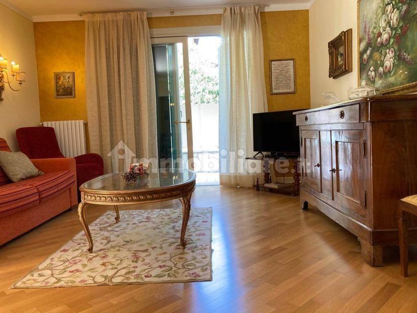 Quadrilocale via Xxv Aprile 20, Centro, Sirmione — foto 2 di 18
