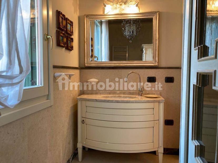 Quadrilocale via Xxv Aprile 20, Centro, Sirmione — foto 13 di 18