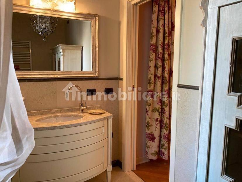 Quadrilocale via Xxv Aprile 20, Centro, Sirmione — foto 6 di 18