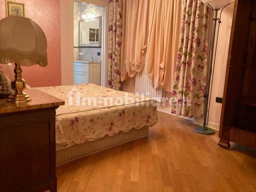 Quadrilocale via Xxv Aprile 20, Centro, Sirmione — foto 8 di 18
