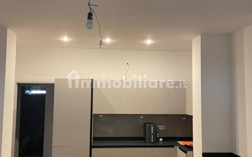 Stanza singola via Gaetana Agnesi 7, Monza — foto 2 di 7
