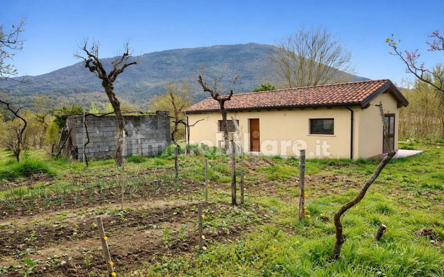 Villa unifamiliare Strada Comunale Colle Iaruscio, Centro, Posta Fibreno