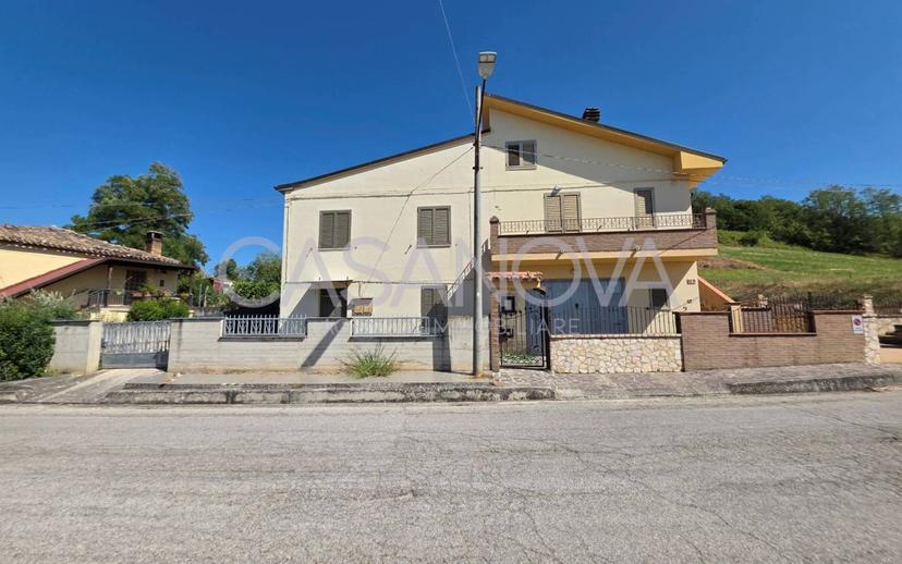 Villa bifamiliare, da ristrutturare, 63 m², Penna Sant'Andrea — foto 4 di 17