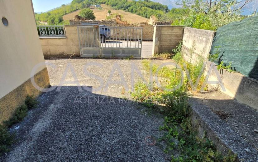 Villa bifamiliare, da ristrutturare, 63 m², Penna Sant'Andrea — foto 2 di 17