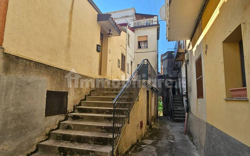 Trilocale Vico Primo Vittorio Emanuele 3, Centro, Satriano — foto 2 di 15