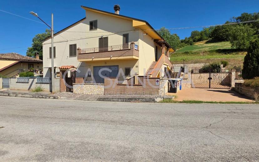 Villa bifamiliare, buono stato, 161 m², Penna Sant'Andrea — foto 24 di 38
