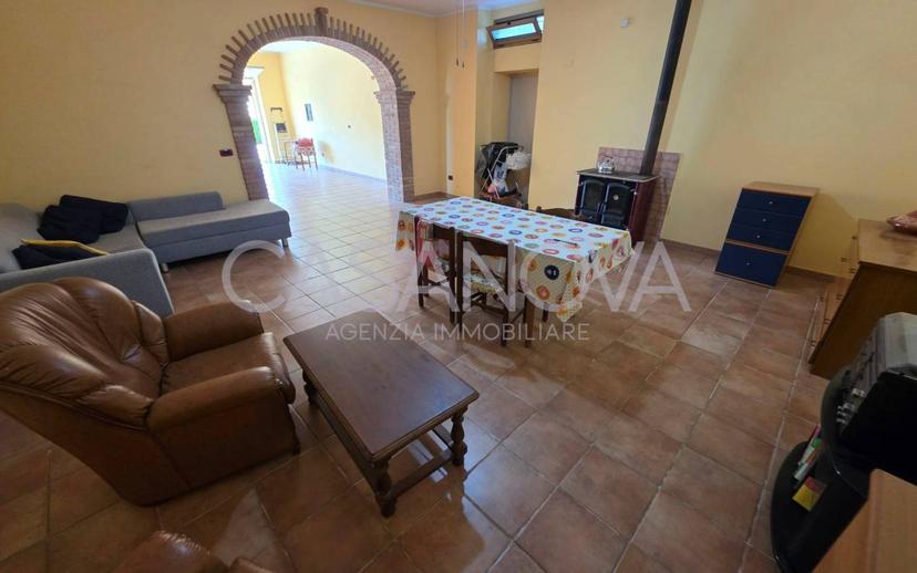 Villa bifamiliare, buono stato, 161 m², Penna Sant'Andrea — foto 4 di 38