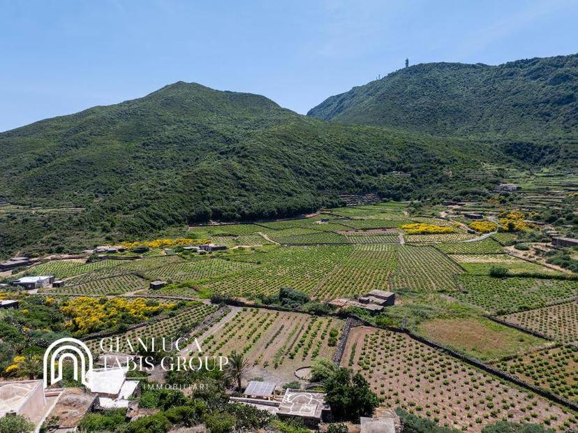 Villa unifamiliare via Cuddia Mueggen 11, Pantelleria